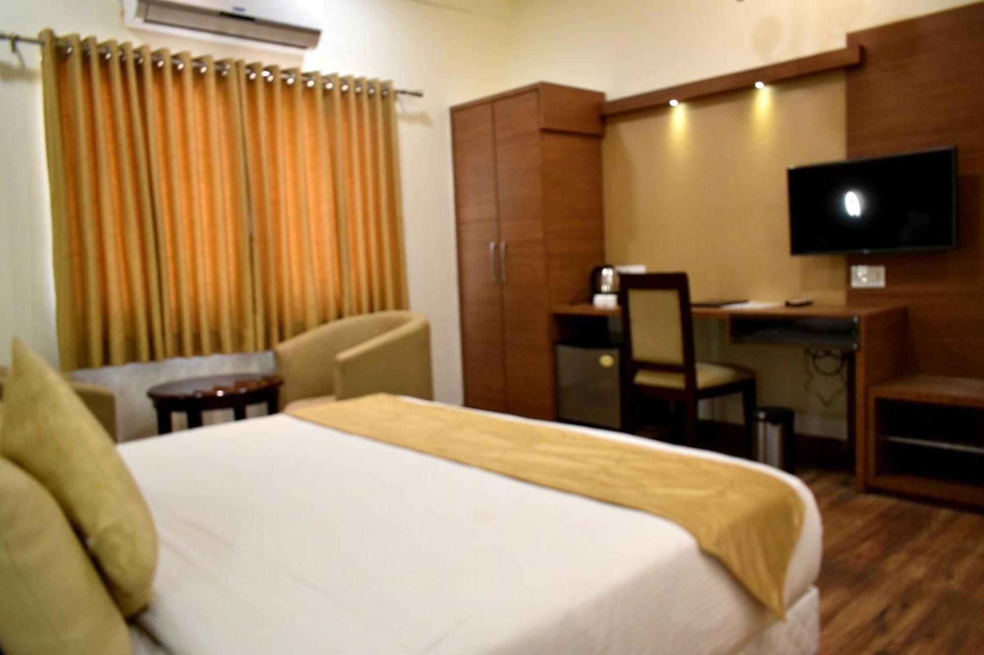 Hotel Aerocity Golden Close To New Delhi Airport المظهر الخارجي الصورة