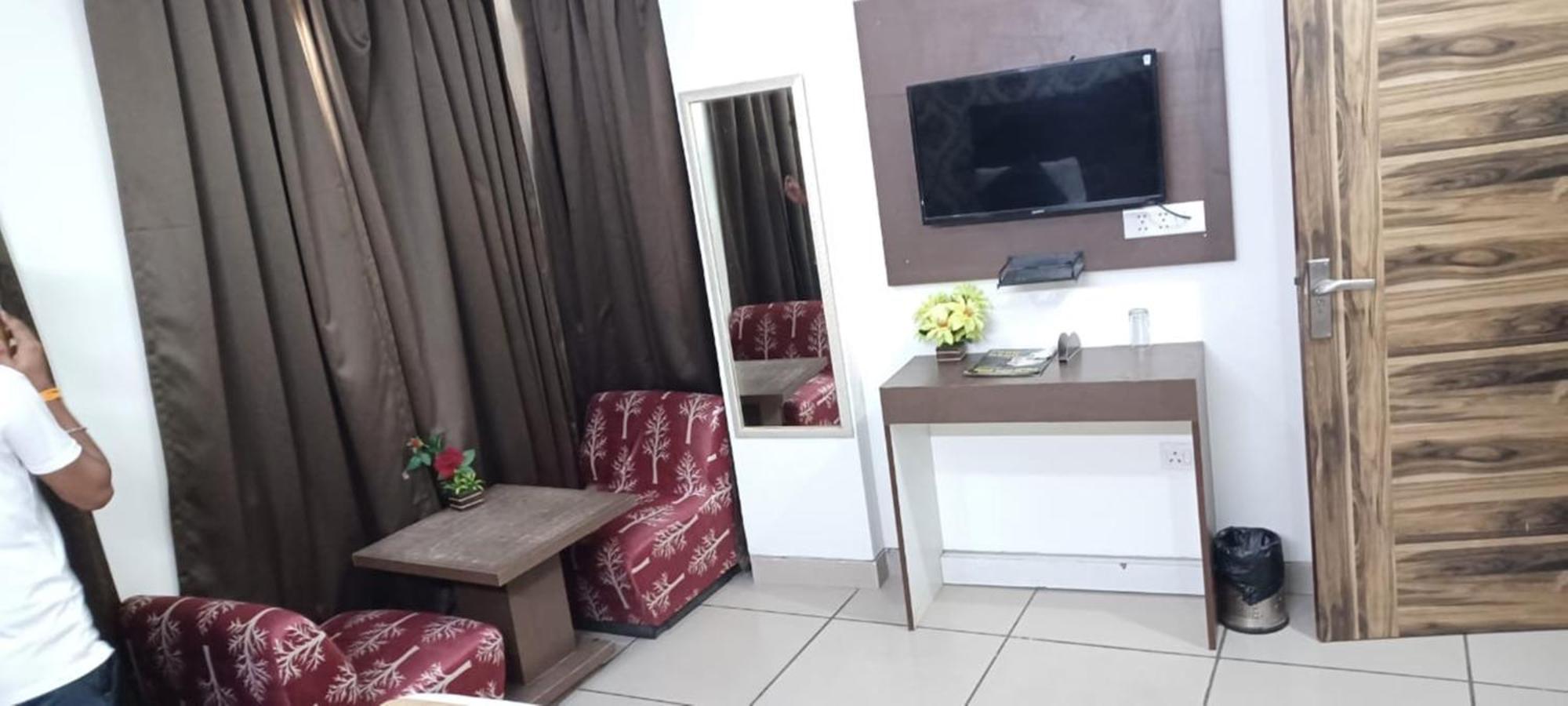 Hotel Aerocity Golden Close To New Delhi Airport المظهر الخارجي الصورة