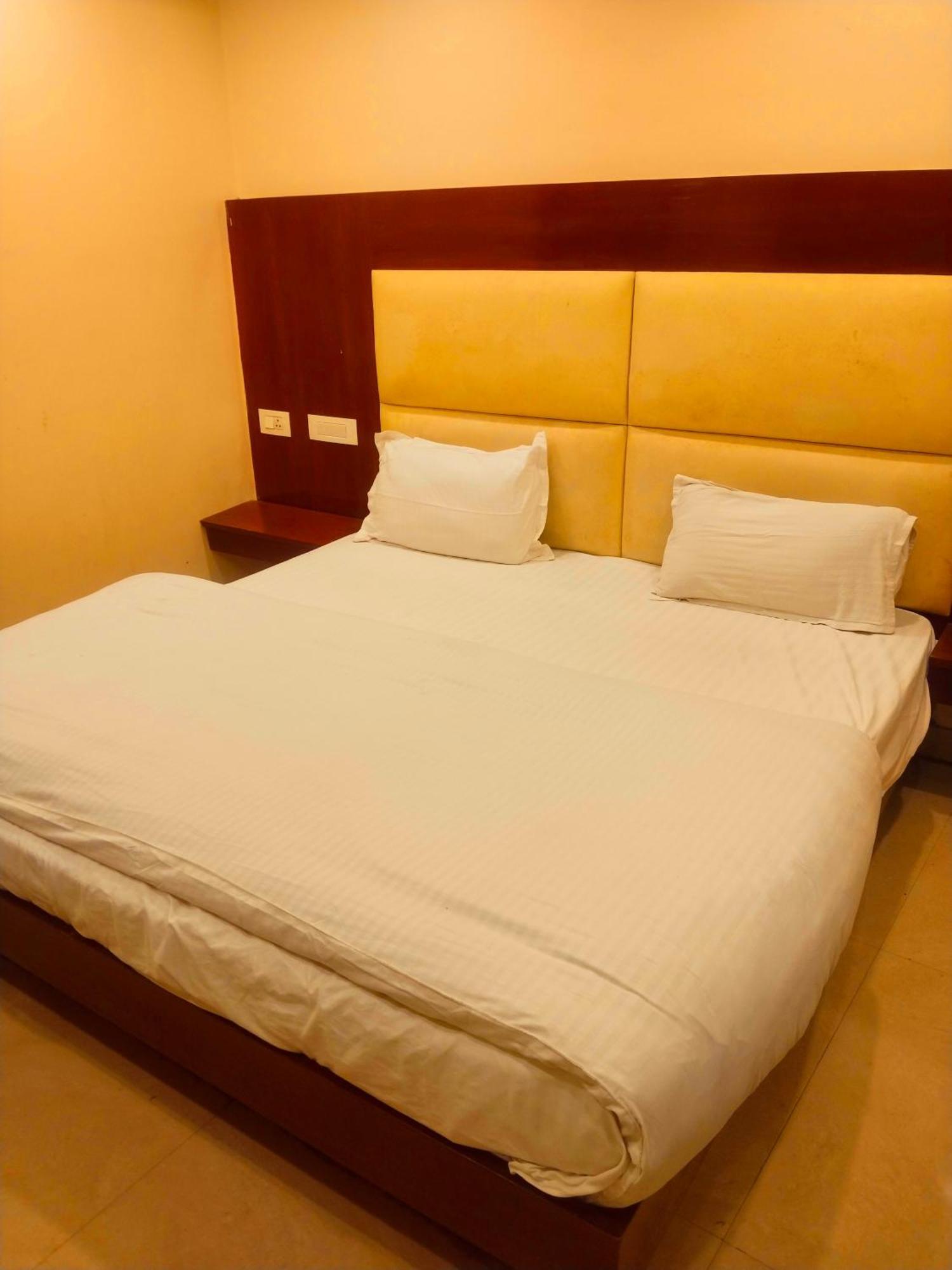 Hotel Aerocity Golden Close To New Delhi Airport المظهر الخارجي الصورة